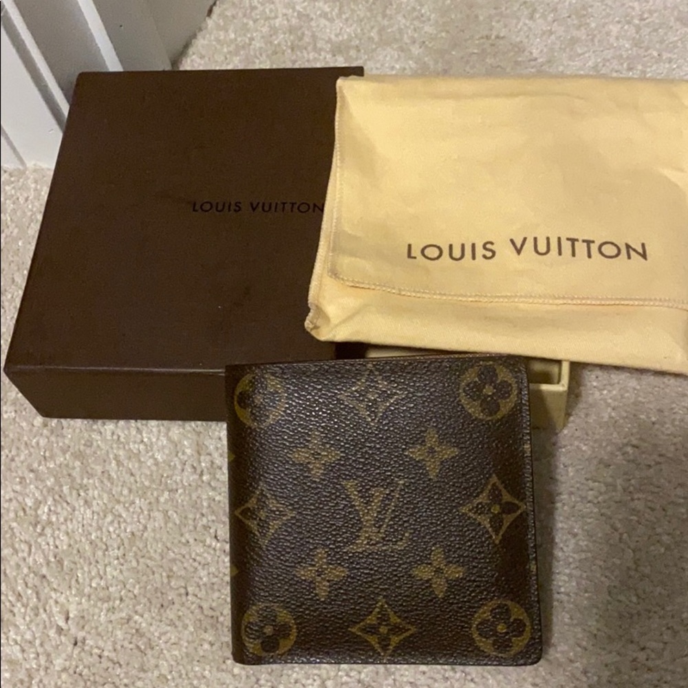 LV monogram wallet dentelle